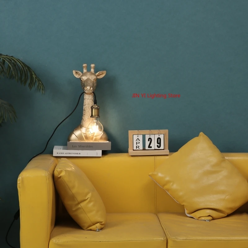 Decor Lighting Sales - ゴールデンホットセール樹脂製キリンLEDフロアランプ、ベッドサイド照明、廊下、リビングルーム装飾ライト、E27電球、ゴールデンランプボディ